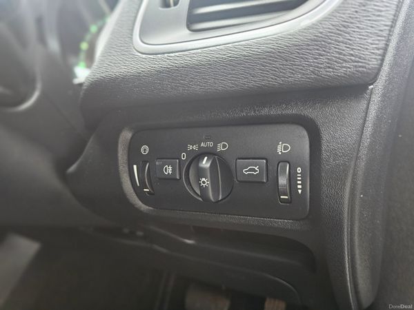 VOLVO V40 180PS R-DESIGN POWERSHIFT // LOW MILEAGE 374635335