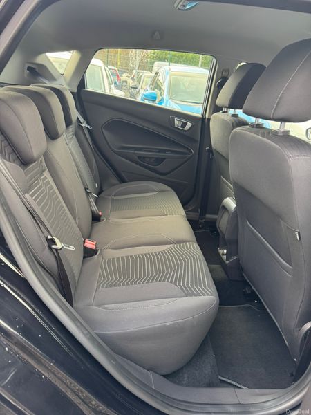 Ford Fiesta Automatic 374635963