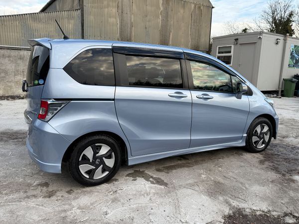 HONDA FREED 2016 PREMIUM  EDITION 6 SEATS HYBRID 374708903