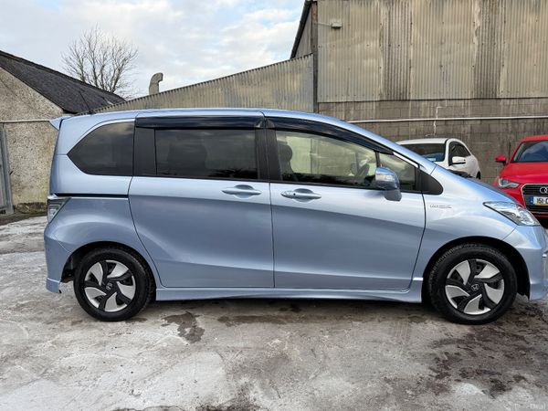 HONDA FREED 2016 PREMIUM  EDITION 6 SEATS HYBRID 374708917