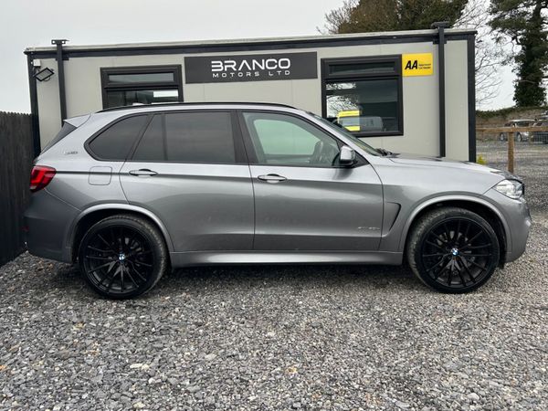 BMW X5 40e M-Sport 374814321
