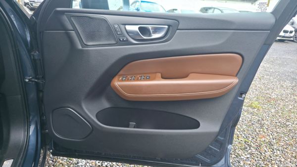 Volvo XC60 T8 INSCRIPTION PRO | Pan Roof 375145731