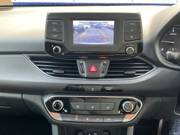 181 HYUNDAI i30 AUTOMATIC DIESEL SPOTLESS 375239999