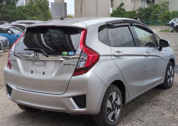 2014 - Honda Fit Self charging 1.5 Petrol Hybrid 375391549