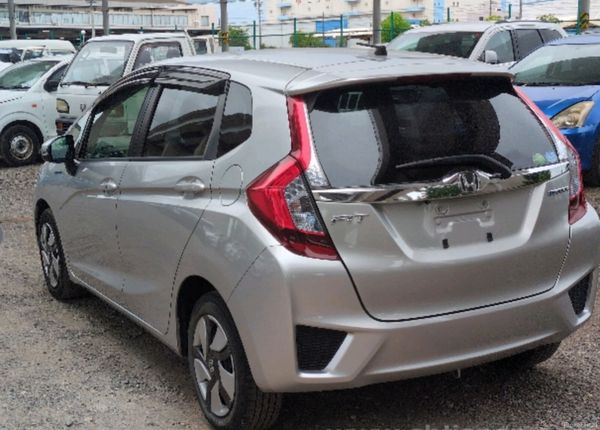 2014 - Honda Fit Self charging 1.5 Petrol Hybrid 375391555