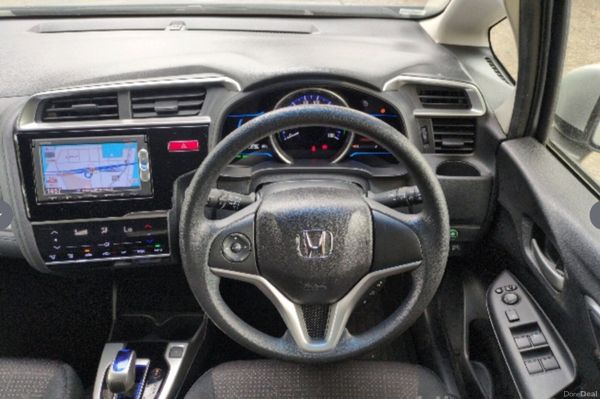2014 - Honda Fit Self charging 1.5 Petrol Hybrid 375391558