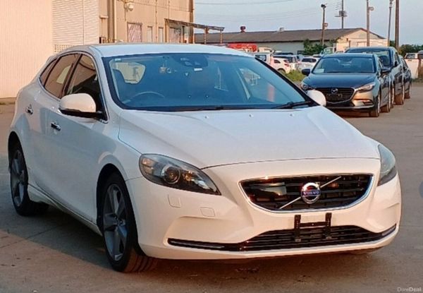 2015 Volvo V40 Low milage 375337417