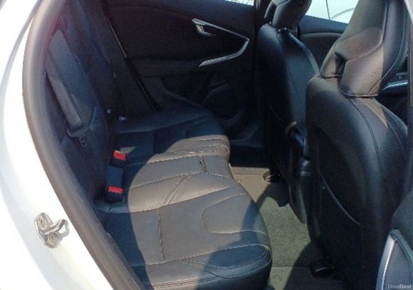 2015 Volvo V40 Low milage 375337422