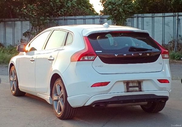 2015 Volvo V40 Low milage 375337427