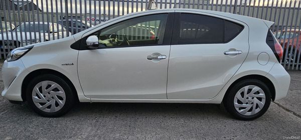 2019 (192) Toyota Aqua | White 375550023