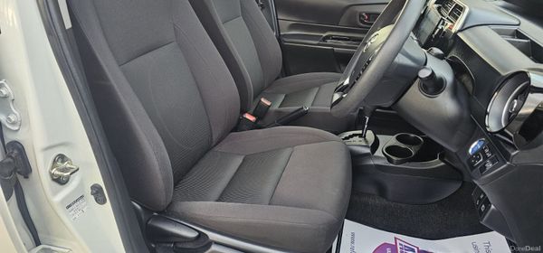 2019 (192) Toyota Aqua | White 375550029