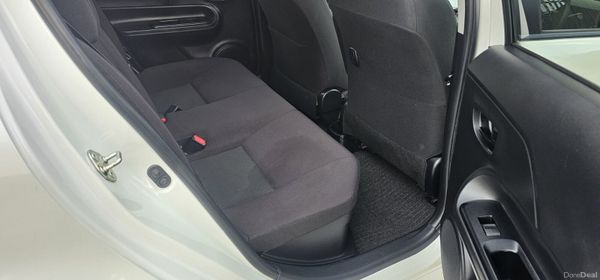 2019 (192) Toyota Aqua | White 375550033