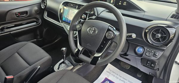 2019 (192) Toyota Aqua | White 375550035