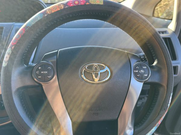 Toyota Prius Alpha 2014 7 seater 375849997