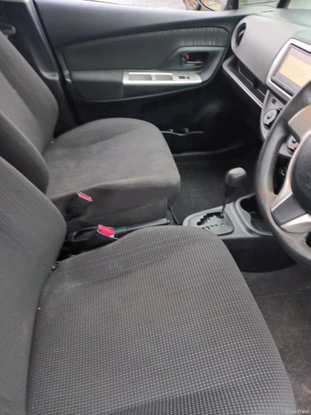 Toyota Vitz 2015 375942029