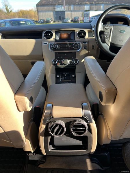 152 Land Rover Discovery 5 Seats Commercial 376023261