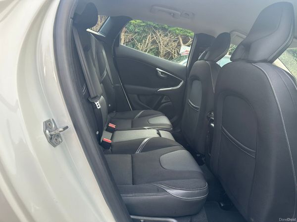 VOLVO V40 2016 1.5 PETROL AUTOMATIC 376403292