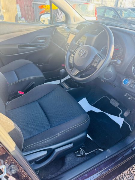 Toyota Yaris Vitz Hybrid Automatic 376742618