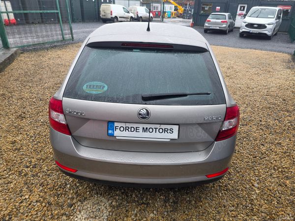 Skoda Rapid 2014 376864618