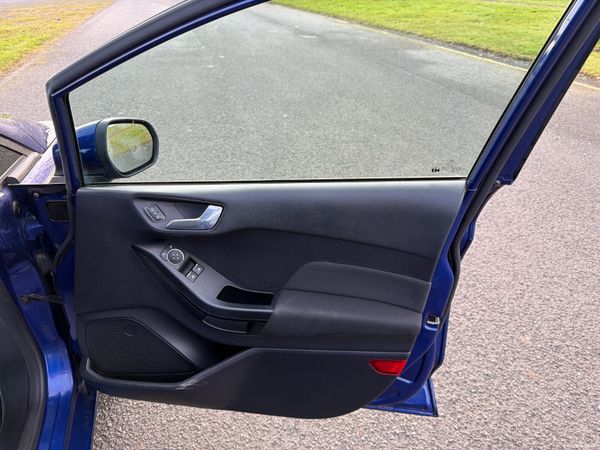 Ford Fiesta 2018 Zetec low mileage 376864861