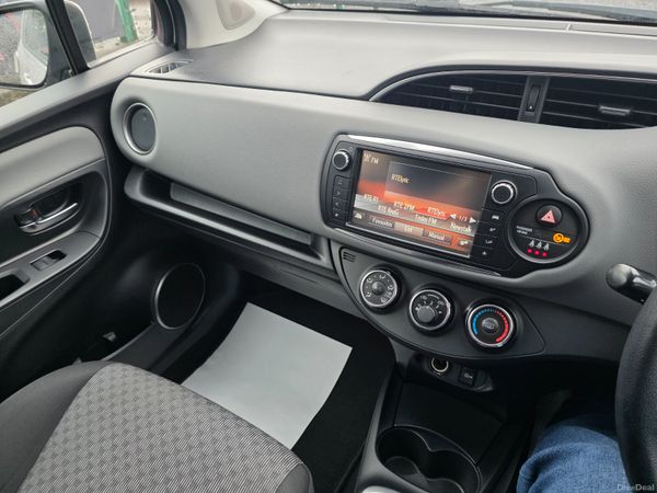 Toyota Yaris 2015 376865151