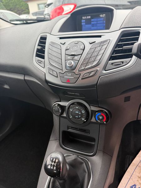 Ford Fiesta 2016 376886088