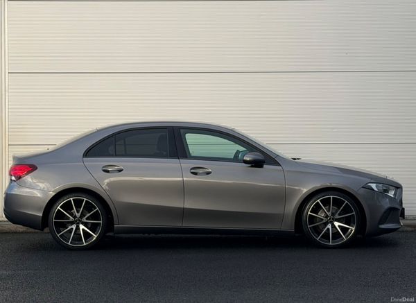 Mercedes-Benz A180d Auto Night Edition 377151140