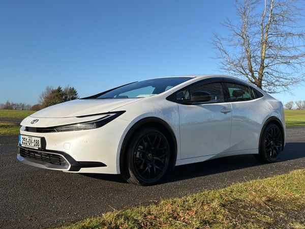 Toyota Prius 2025 plug in hybrid only 4000 KM 377235190