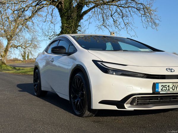 Toyota Prius 2025 plug in hybrid only 4000 KM 377235312