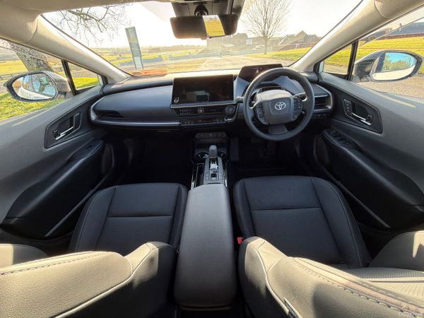 Toyota Prius 2025 plug in hybrid only 4000 KM 377235529