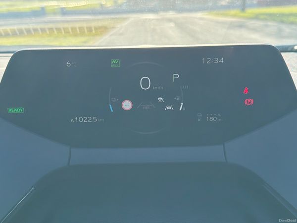 Toyota Prius 2025 plug in hybrid only 4000 KM 377235775