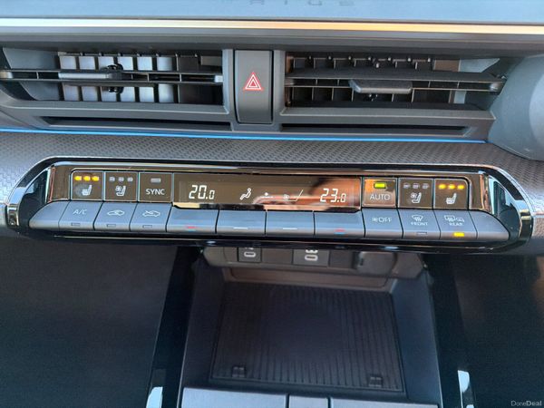 Toyota Prius 2025 plug in hybrid only 4000 KM 377235787