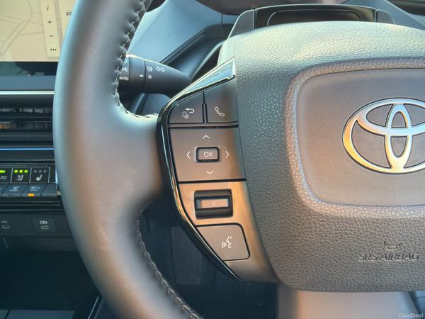 Toyota Prius 2025 plug in hybrid only 4000 KM 377236105