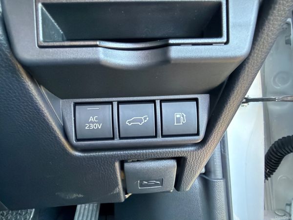 Toyota Prius 2025 plug in hybrid only 4000 KM 377236206