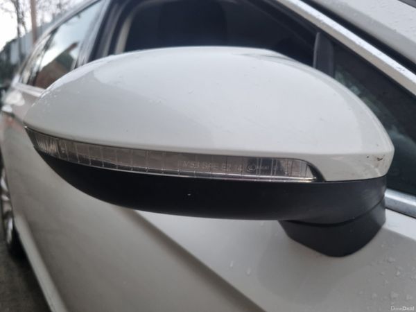 Volkswagen Passat 2016 377352261
