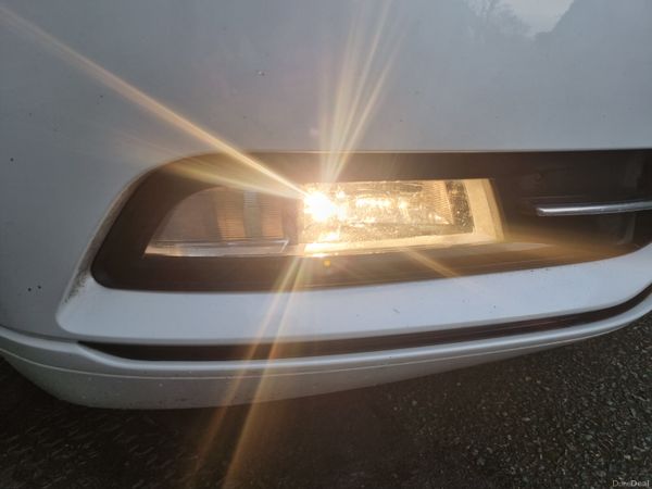 Volkswagen Passat 2016 377352263