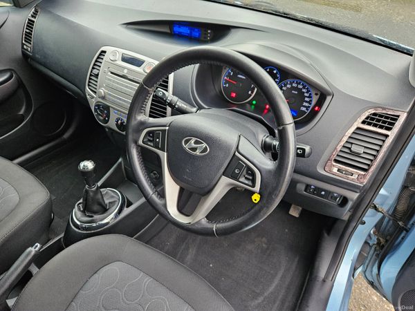 Hyundai i20 2011 1.2 deluxe one owner 377335776