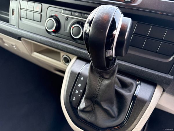 Volkswagen Transporter 377483947