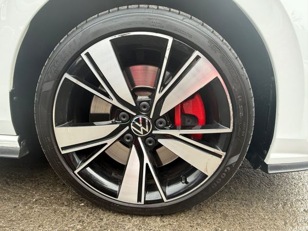 Volkswagen Golf GTE 2023 377415927