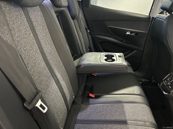 Peugeot 3008 2018 377427833