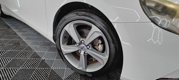 2015 Volvo V40 Low milage 377547378