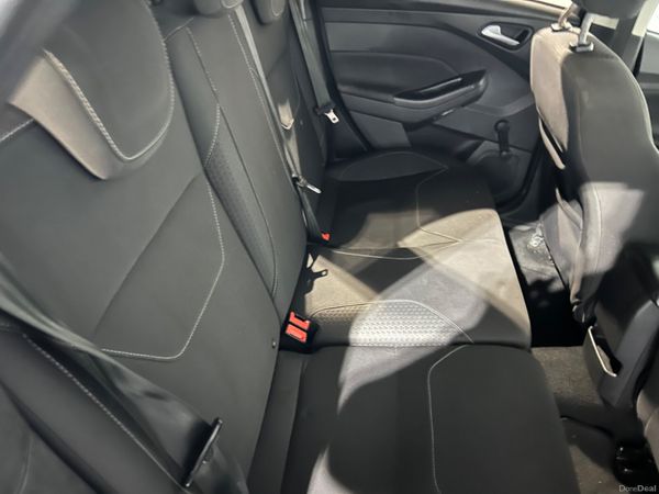 Ford Focus 2016 Zetec 377573485