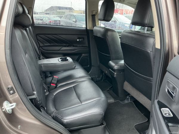 4WD MITSUBISHI OUTLANDER PHEV 2.0 AUTO LOW MILEAGE 377584287