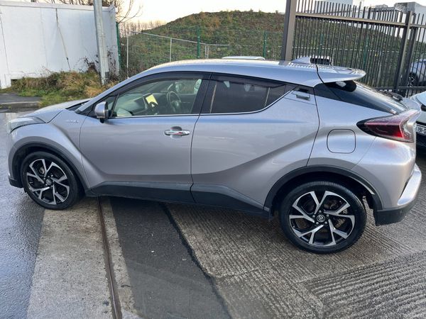 TOYOTA C-HR 2017, 1.8 HYBRID AUTO HIGH SPEC LOW KM 377501111