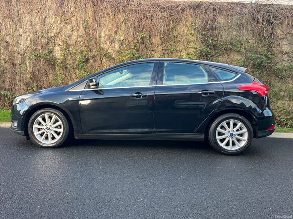 Ford Focus 2017(NCT 02/28) 377698973