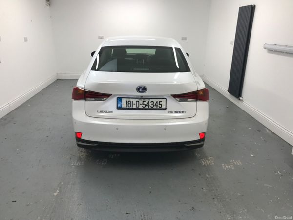 Lexus IS 2018 377600351
