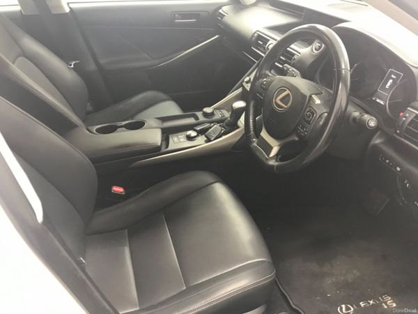 Lexus IS 2018 377600356