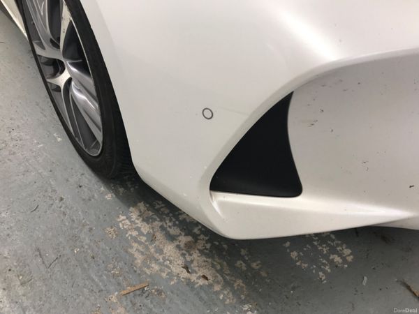 Lexus IS 2018 377600357