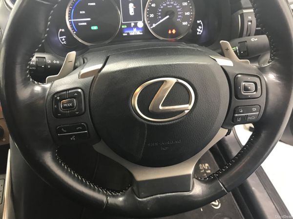 Lexus IS 2018 377600365
