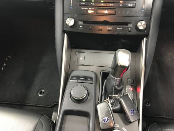 Lexus IS 2018 377600367